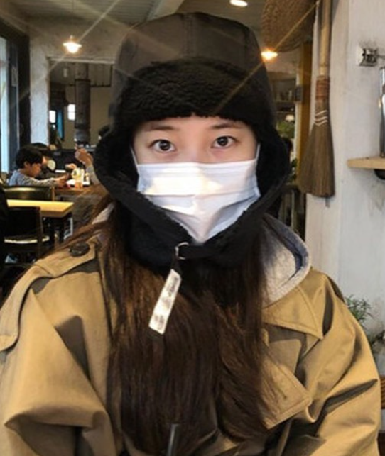 트루퍼햇 쓴 수지