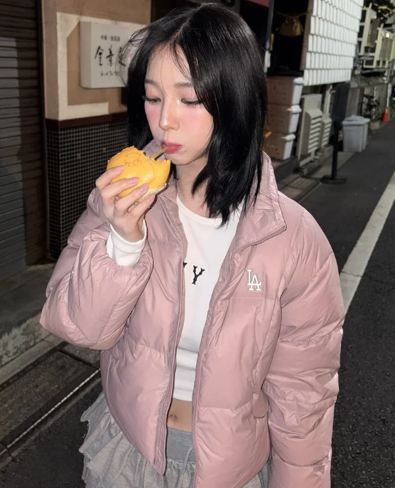 숏패딩 입은 카리나