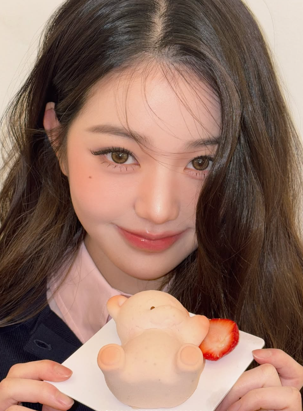 빵 들고있는 장원영