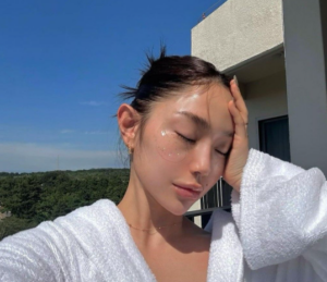 콜라겐 관리하는 여자