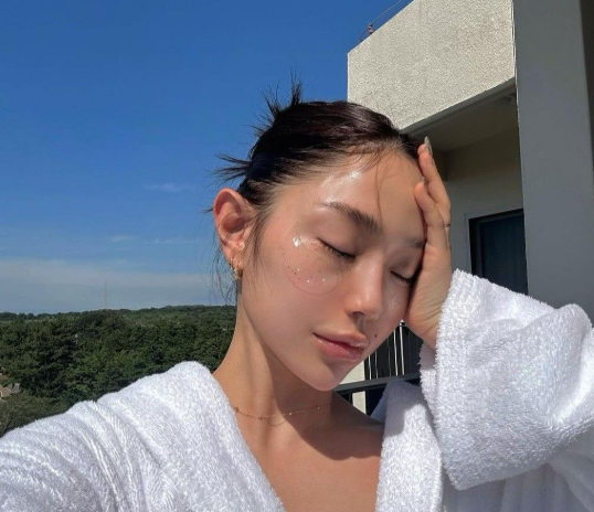 콜라겐 관리하는 여자