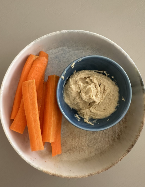 접시에 담긴 당근