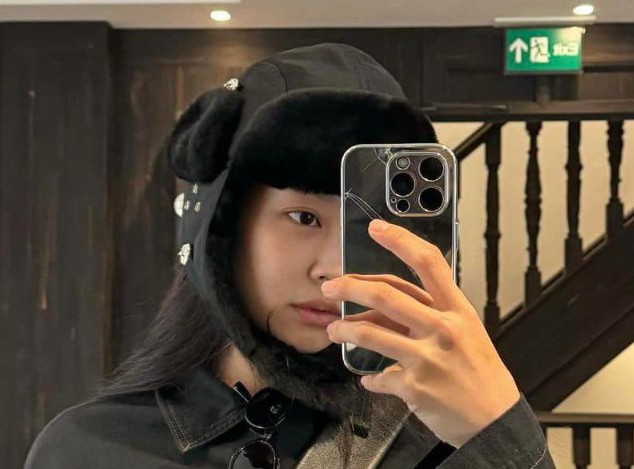 트루퍼햇 쓴 제니