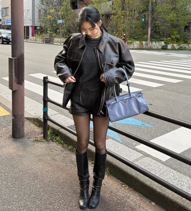 카리나 사복 프라다 가방